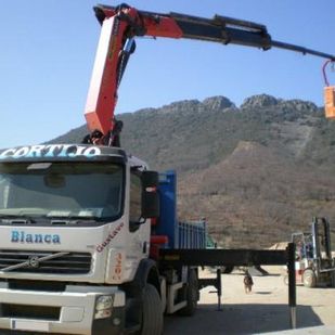 Materiales de Construcción y Transportes Gustavo Cortijo camión grúa 3
