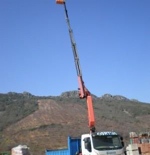 Materiales de Construcción y Transportes Gustavo Cortijo camión grúa 2